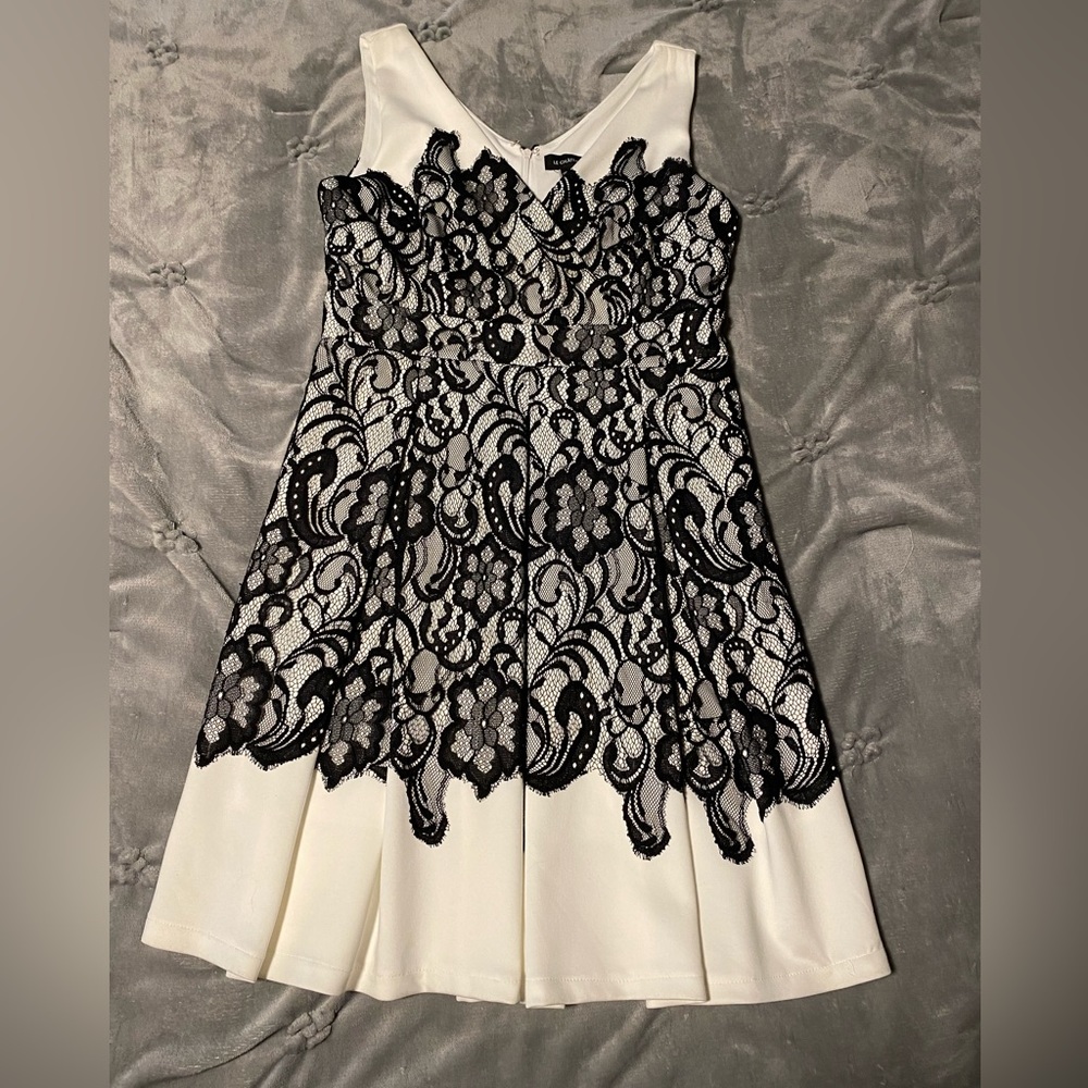 NWT Le Chateau Dress
